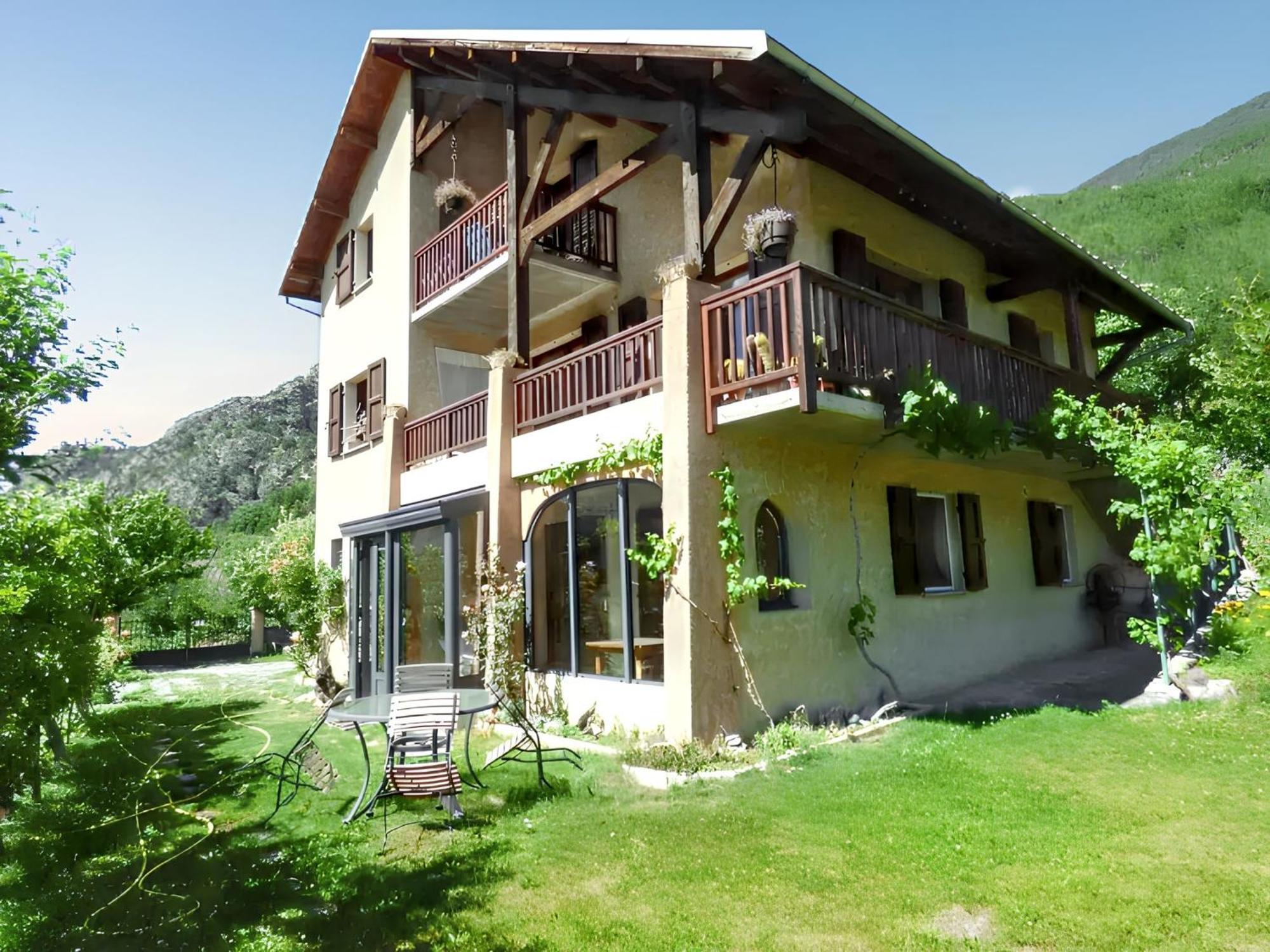 Appartement Paisible A Saint-Crepin Avec Vue Sur La Montagne Dış mekan fotoğraf
